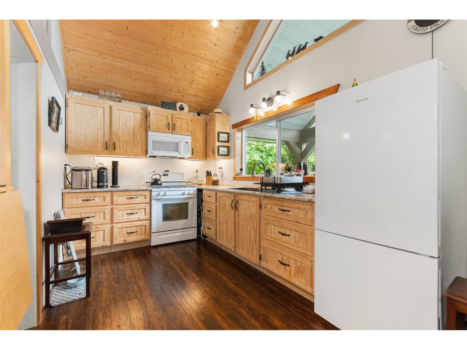 H61 Blueberry Crescent, Sunshine Valley, Sunshine Valley, British Columbia  V0X 1L5 - Photo 11 - R3134736