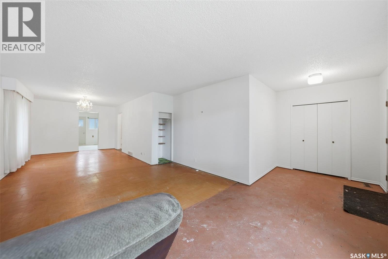 807 29th Street W, Saskatoon, Saskatchewan  S7L 0N2 - Photo 5 - SK039083