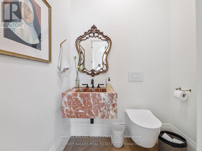 239 Borden Street, Toronto, Ontario  M5S 2N5 - Photo 7 - C13432518