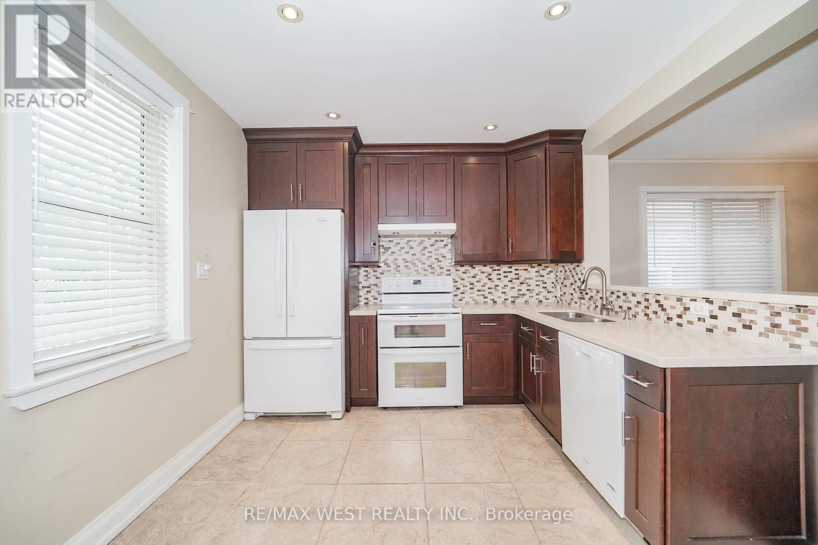 31 Woodmount Avenue, Toronto, Ontario  M4C 3X6 - Photo 3 - E13432534