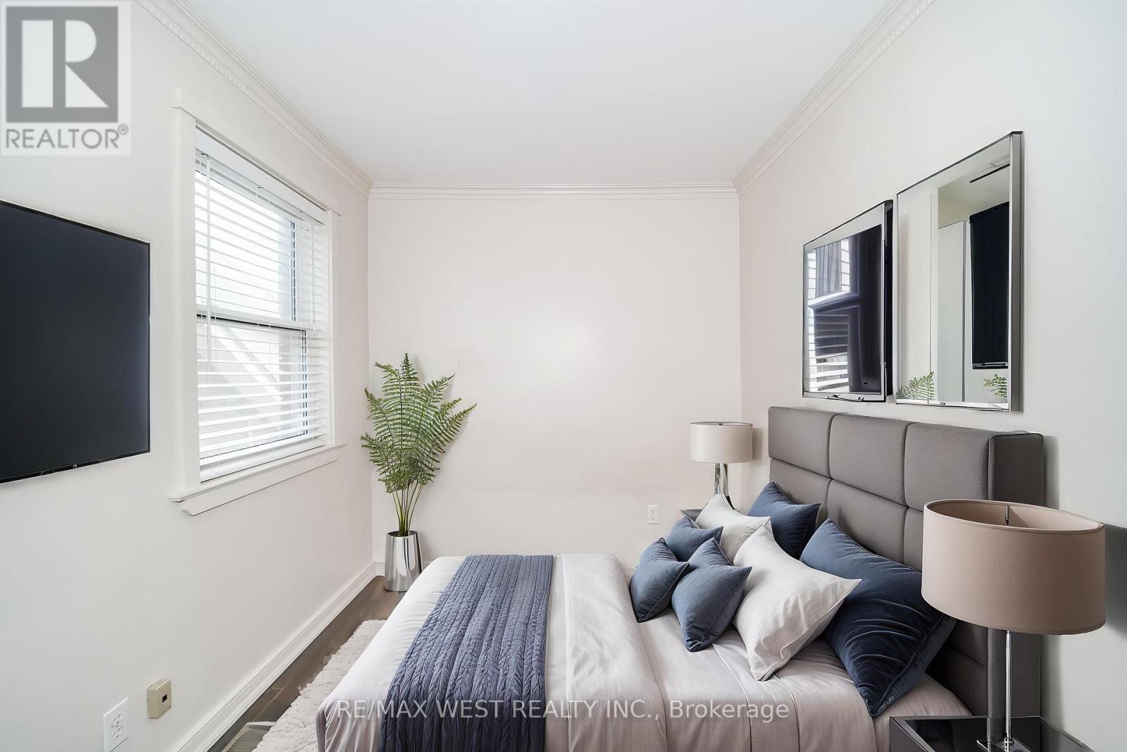 31 Woodmount Avenue, Toronto, Ontario  M4C 3X6 - Photo 5 - E13432534