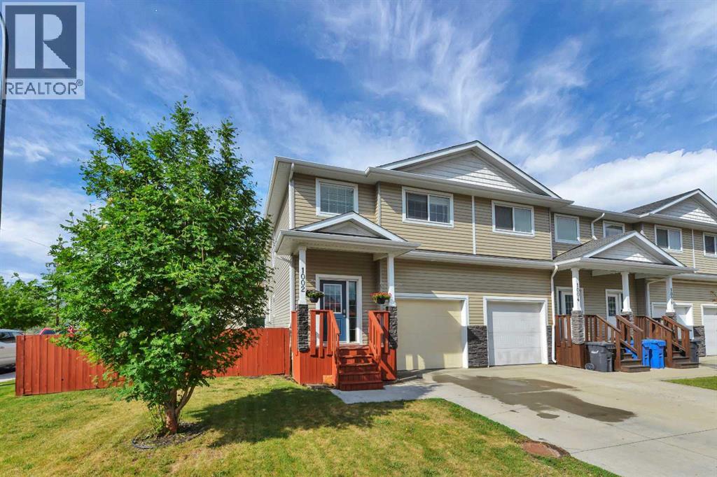 1002 Minto Street, Penhold, Alberta  T0M 1R0 - Photo 1 - A2320106
