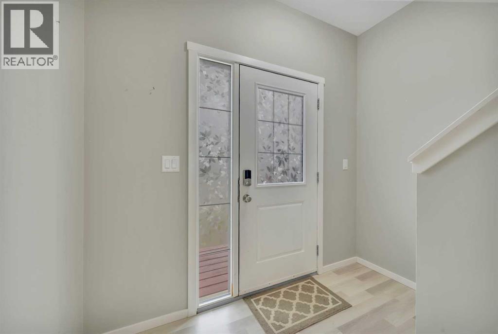 1002 Minto Street, Penhold, Alberta  T0M 1R0 - Photo 2 - A2320106