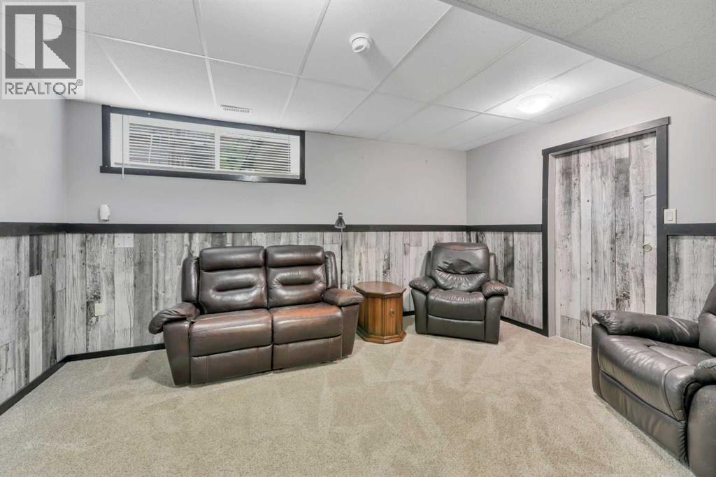 1002 Minto Street, Penhold, Alberta  T0M 1R0 - Photo 21 - A2320106