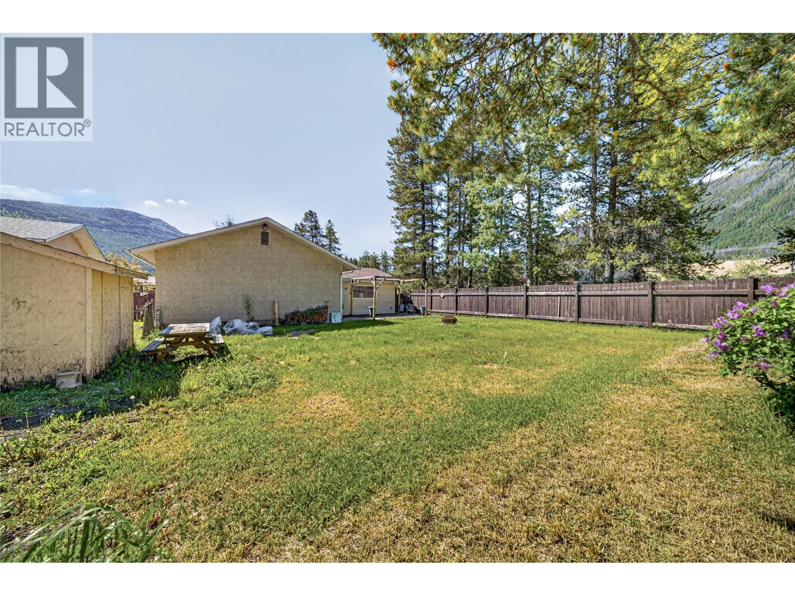 311 Red Cedar Drive, Sparwood, British Columbia  V0B 2G0 - Photo 28 - 10384370