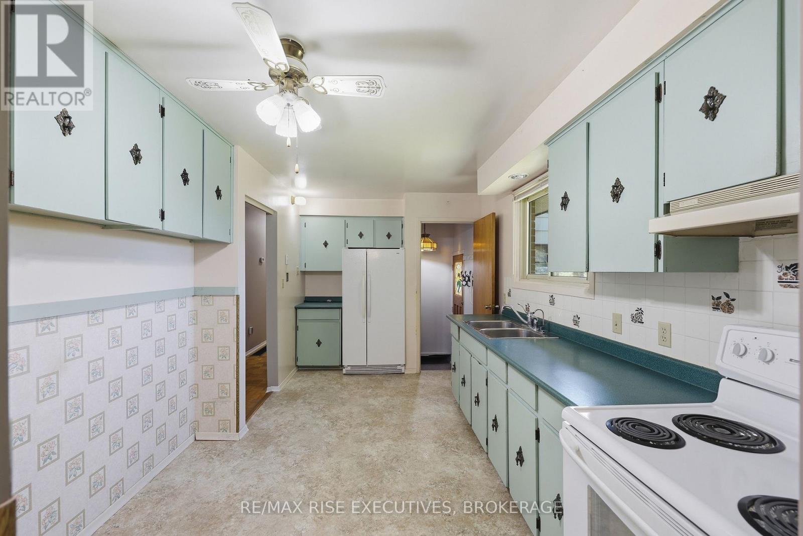 1055 Lincoln Drive, Kingston, Ontario  K7M 4Z3 - Photo 12 - X13432862