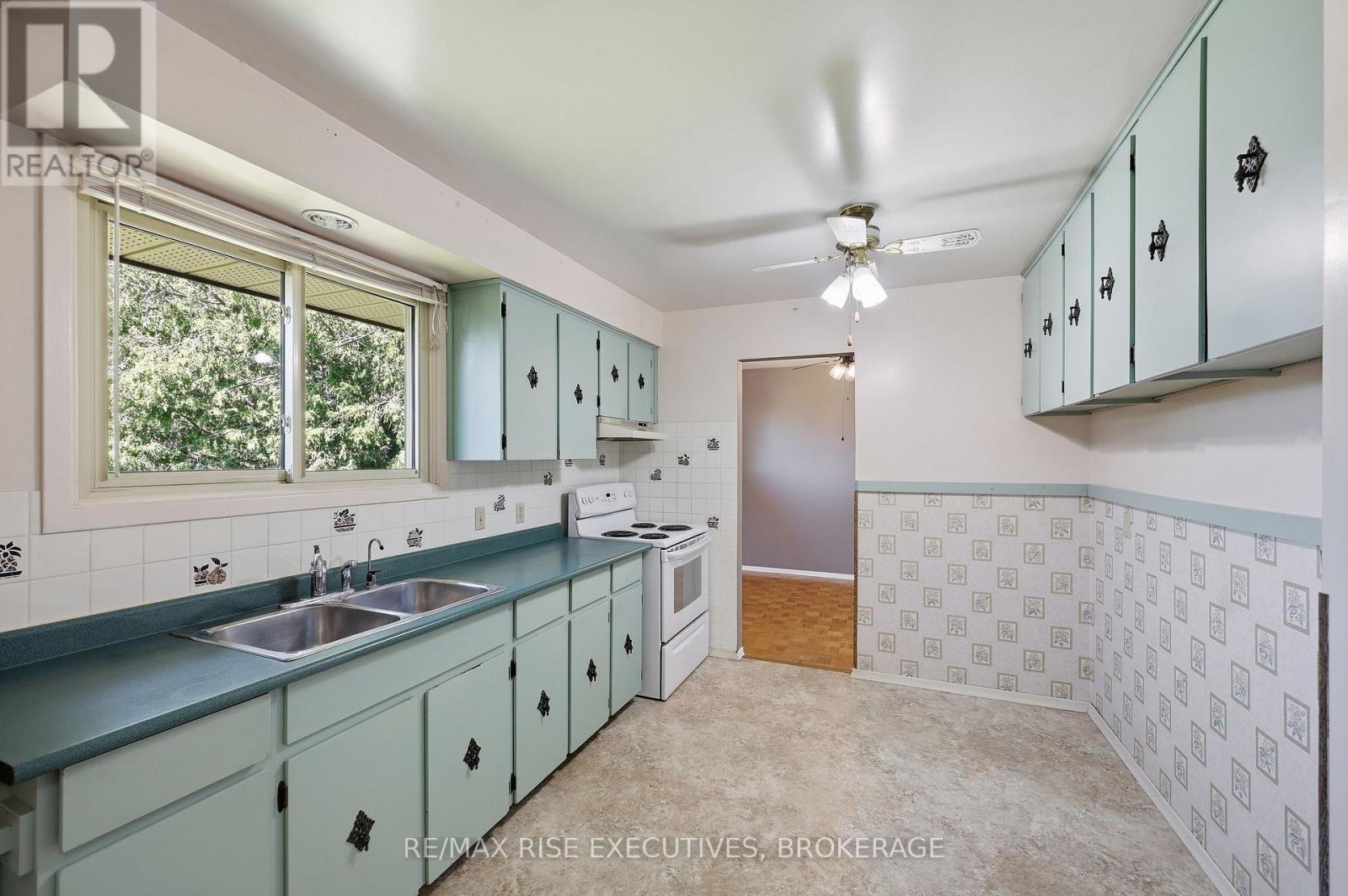 1055 Lincoln Drive, Kingston, Ontario  K7M 4Z3 - Photo 13 - X13432862