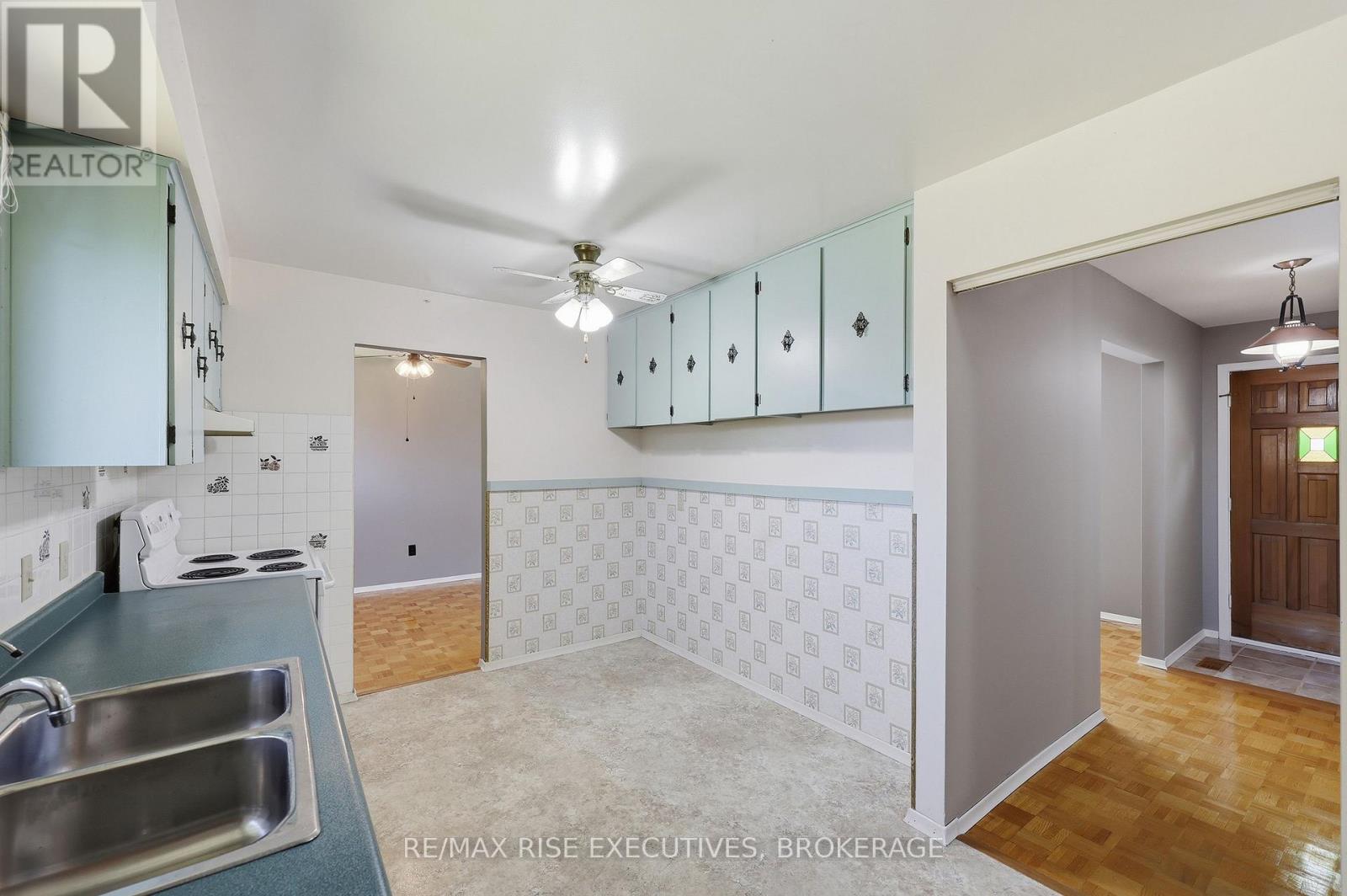 1055 Lincoln Drive, Kingston, Ontario  K7M 4Z3 - Photo 14 - X13432862