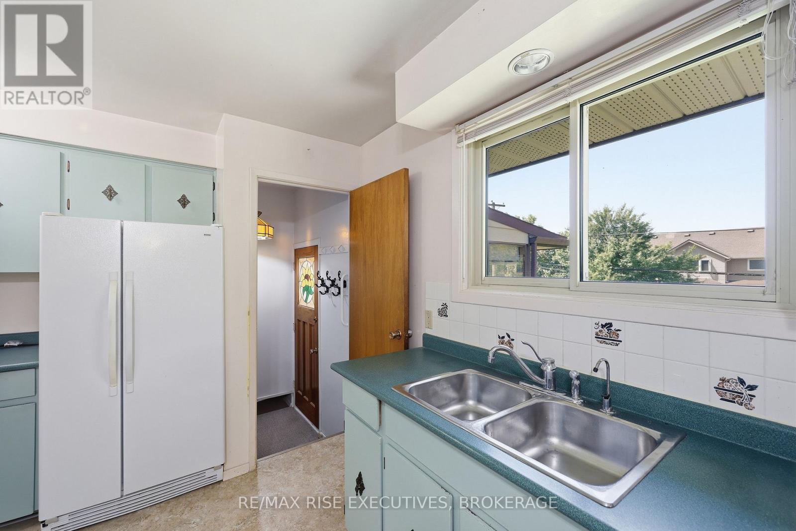 1055 Lincoln Drive, Kingston, Ontario  K7M 4Z3 - Photo 15 - X13432862