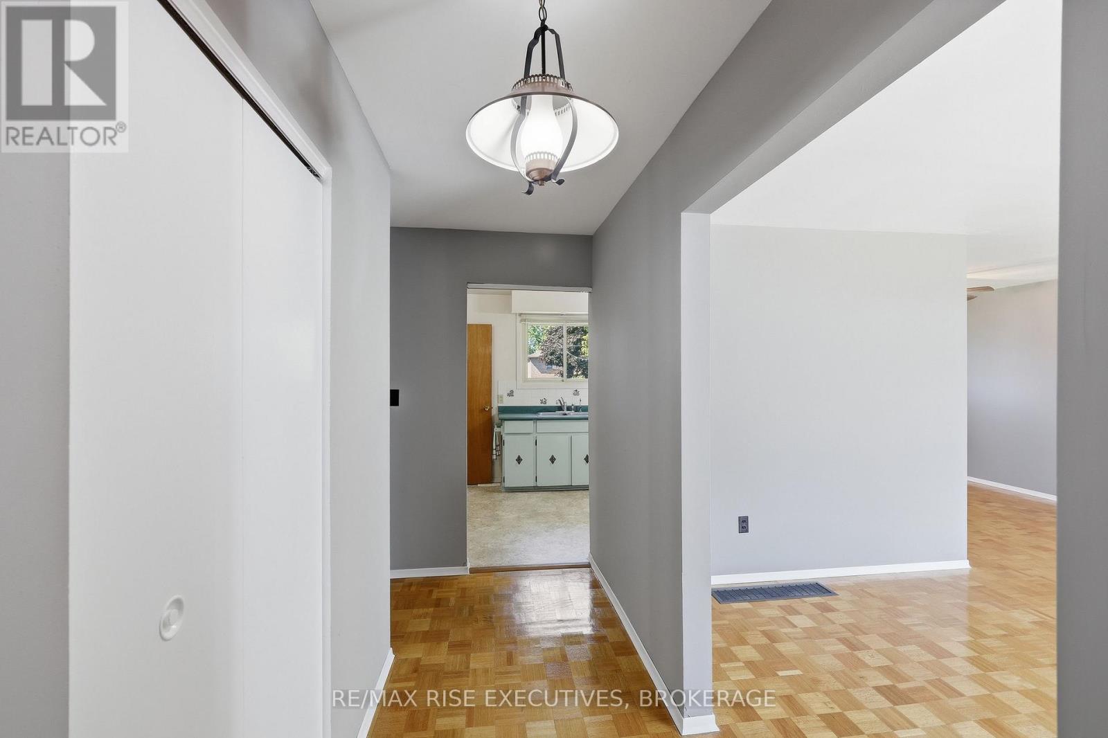 1055 Lincoln Drive, Kingston, Ontario  K7M 4Z3 - Photo 6 - X13432862
