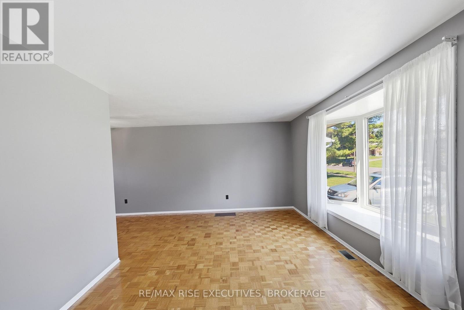 1055 Lincoln Drive, Kingston, Ontario  K7M 4Z3 - Photo 7 - X13432862