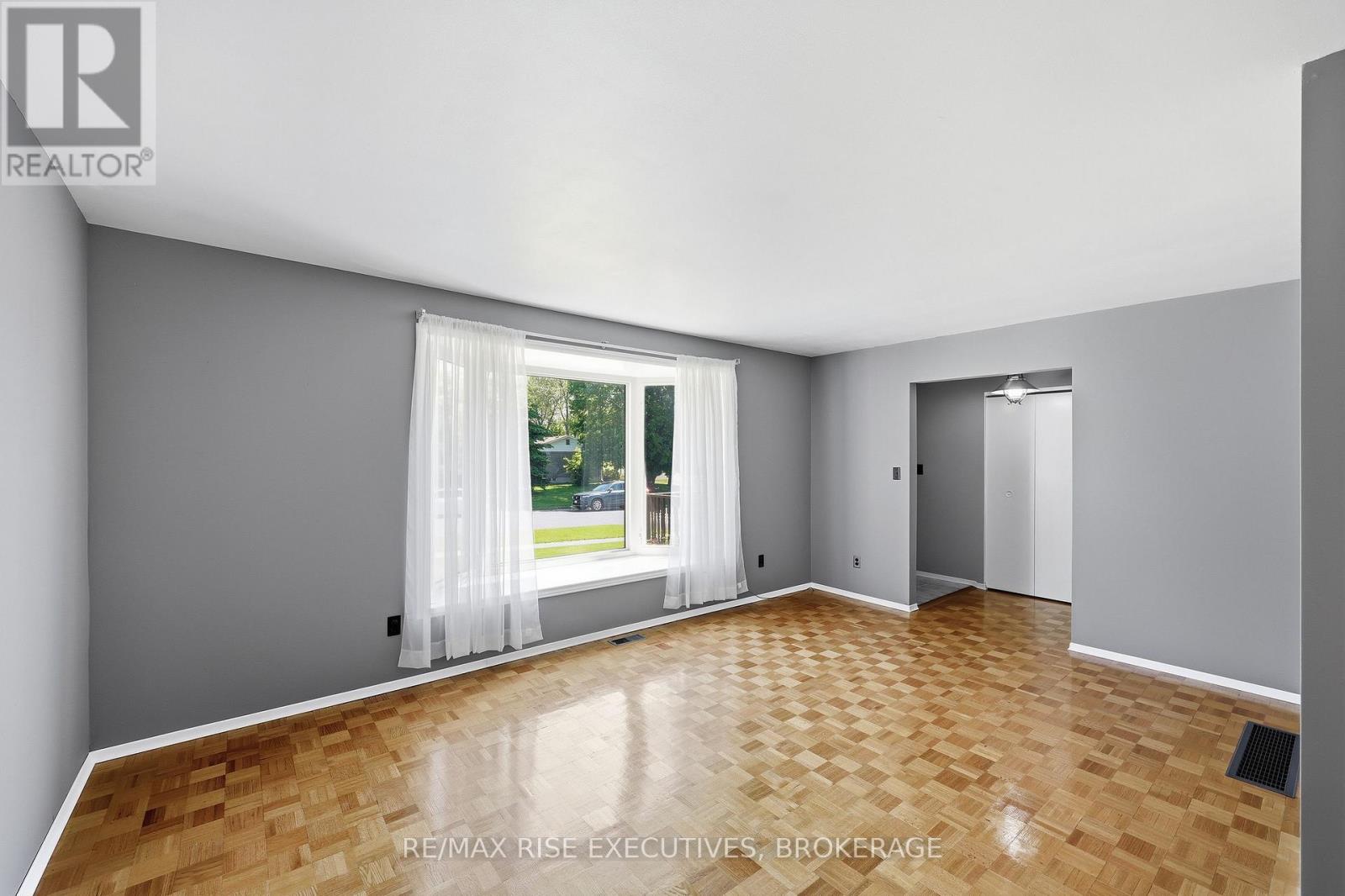 1055 Lincoln Drive, Kingston, Ontario  K7M 4Z3 - Photo 8 - X13432862