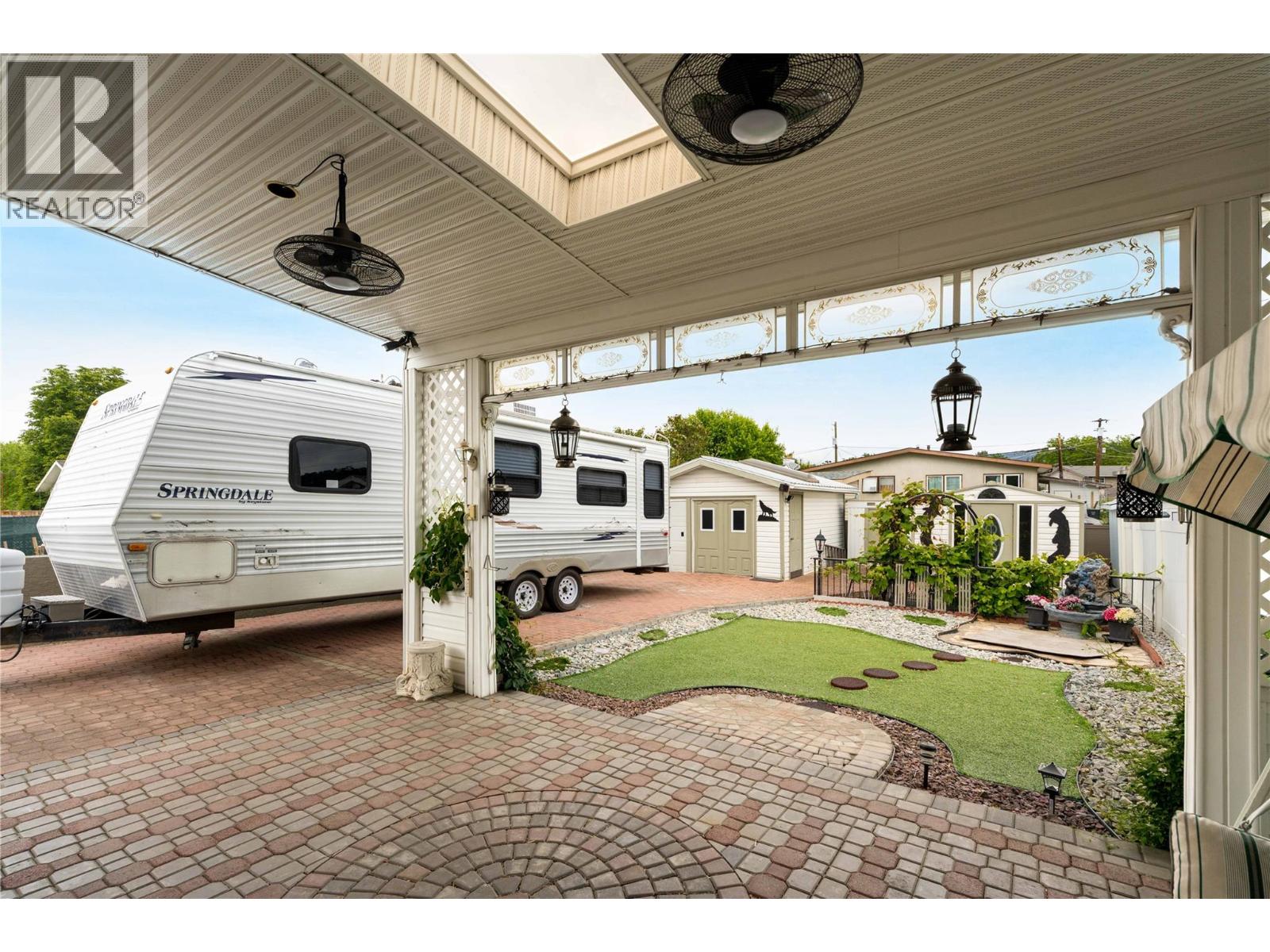 702 Hollydell Road, Kelowna, British Columbia  V1X 1L5 - Photo 22 - 10390712