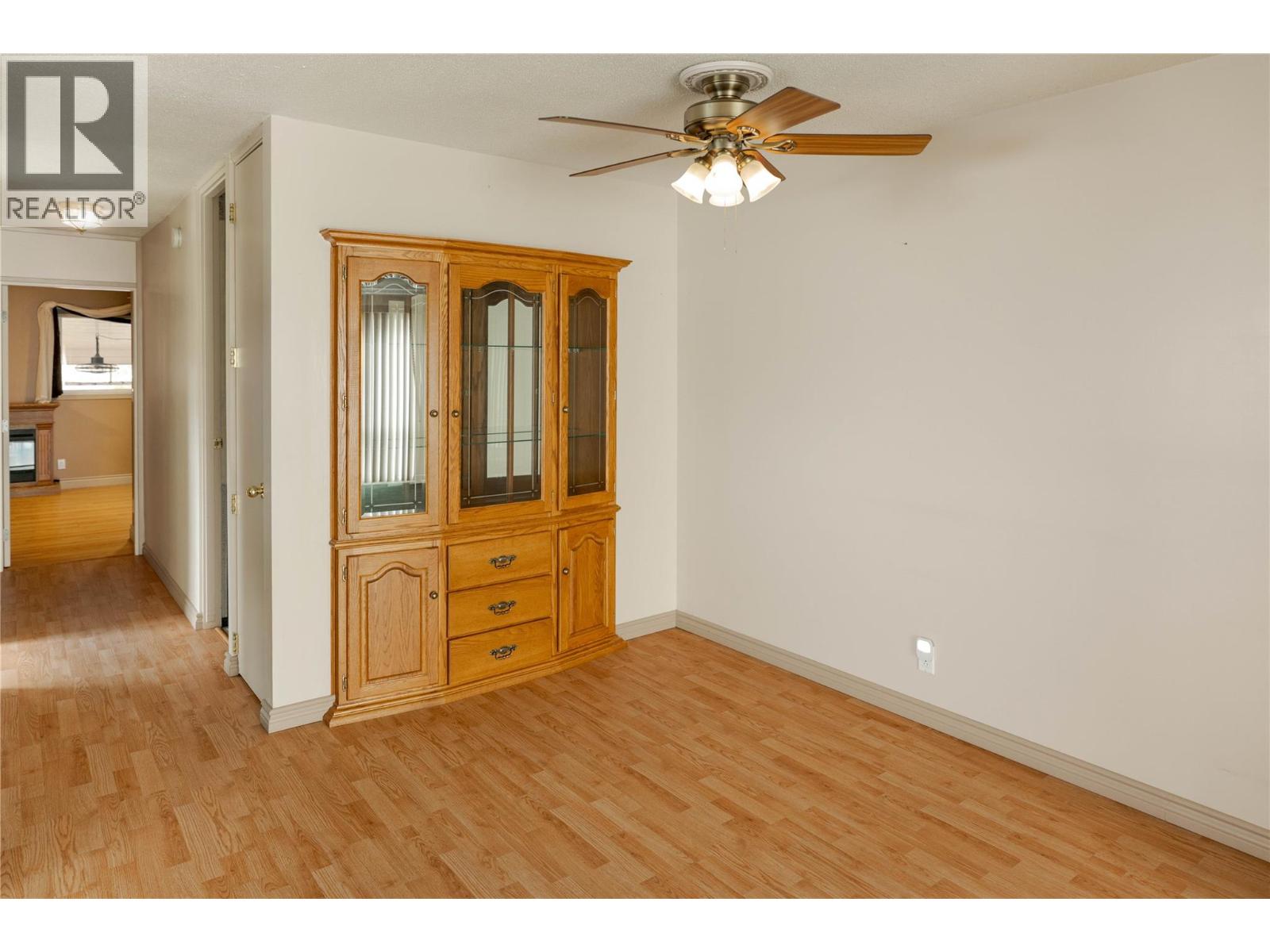702 Hollydell Road, Kelowna, British Columbia  V1X 1L5 - Photo 6 - 10390712