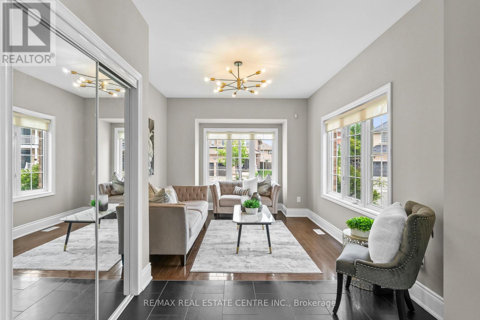 1360 Rolph Terrace, Milton, Ontario  L9T 7E1 - Photo 4 - W13432446