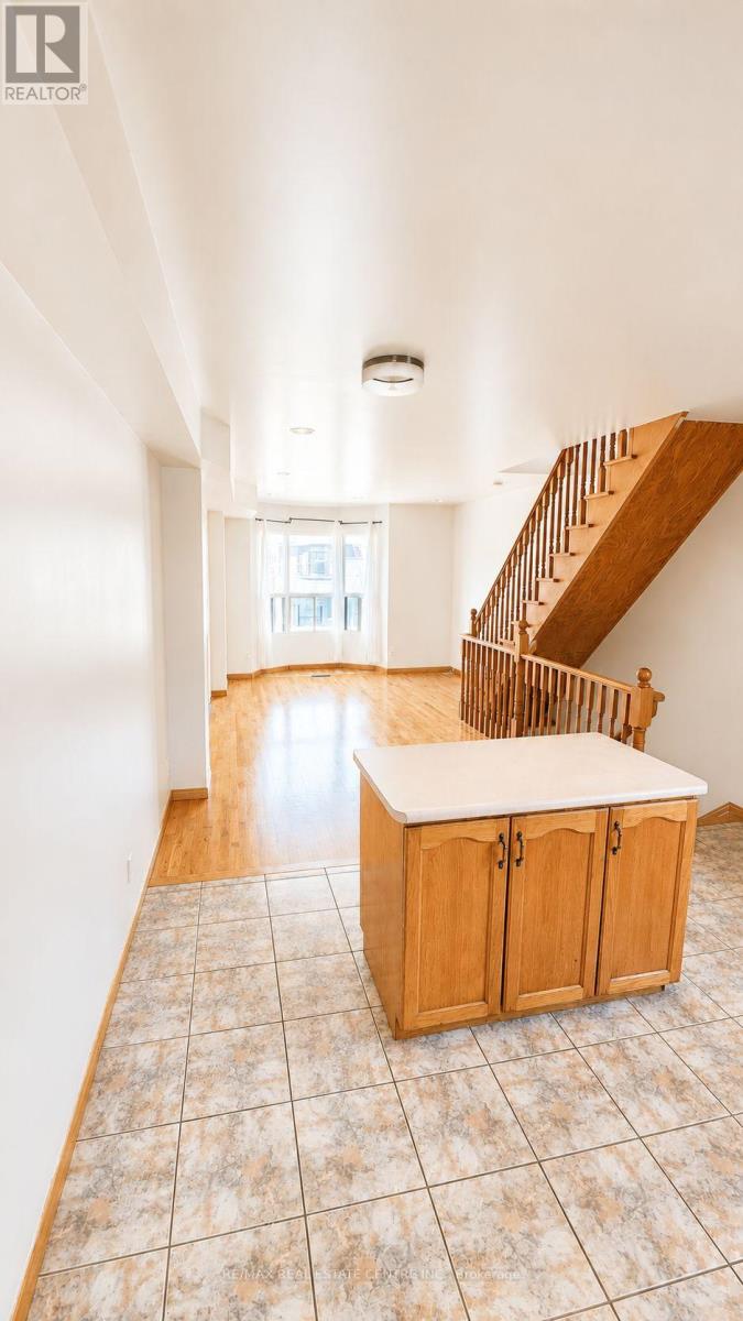 Upper - 908 Ossington Avenue, Toronto, Ontario  M6G 3V1 - Photo 2 - W13432504