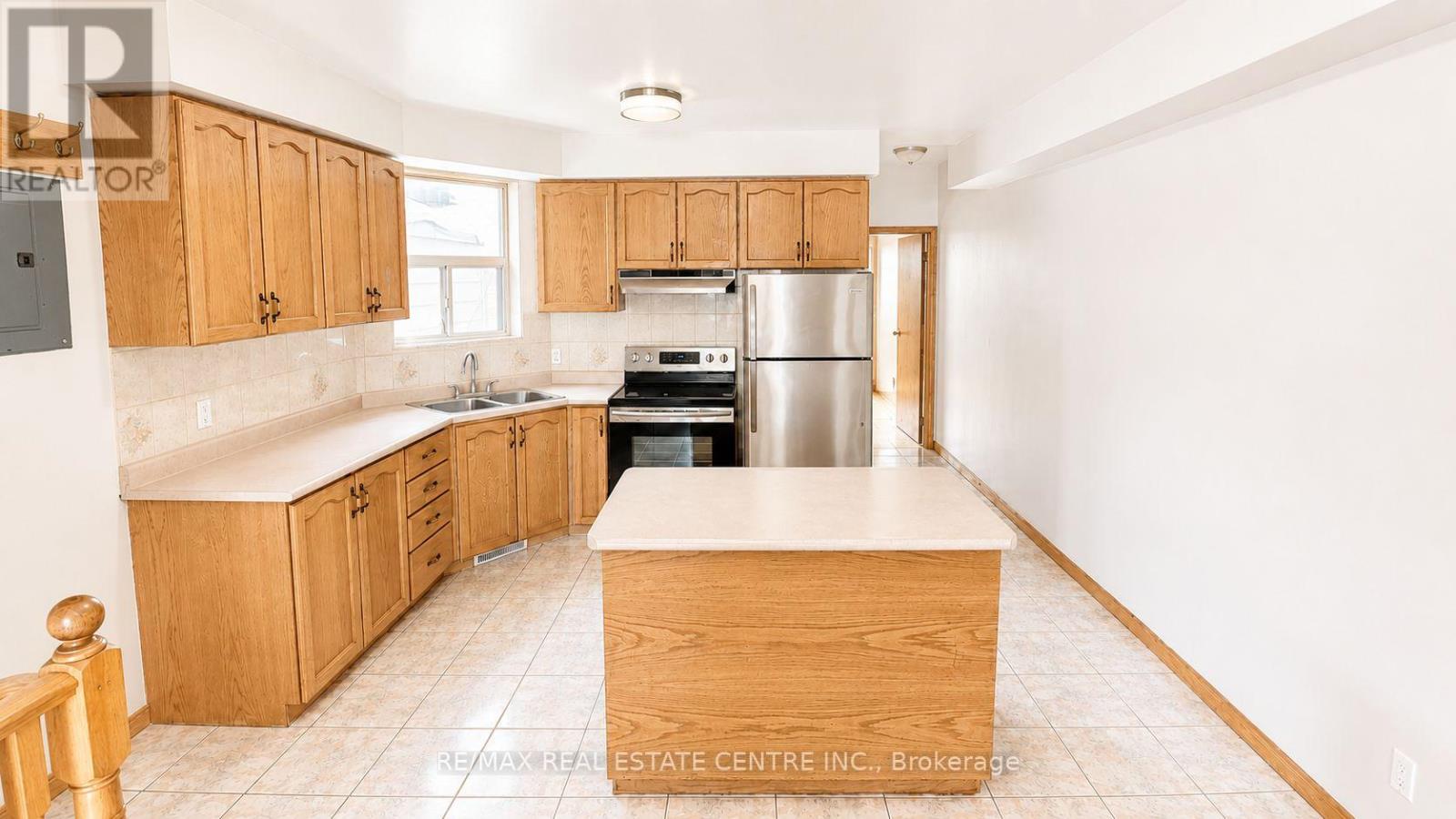 Upper - 908 Ossington Avenue, Toronto, Ontario  M6G 3V1 - Photo 3 - W13432504