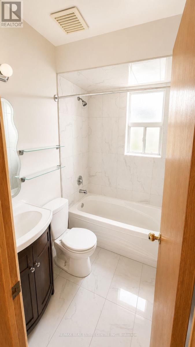 Upper - 908 Ossington Avenue, Toronto, Ontario  M6G 3V1 - Photo 4 - W13432504