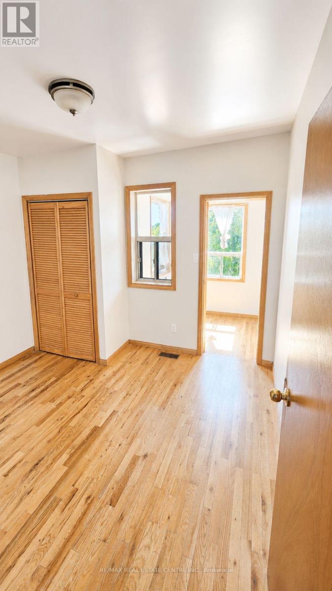 Upper - 908 Ossington Avenue, Toronto, Ontario  M6G 3V1 - Photo 5 - W13432504