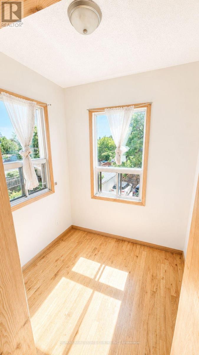 Upper - 908 Ossington Avenue, Toronto, Ontario  M6G 3V1 - Photo 6 - W13432504