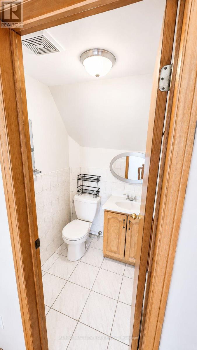 Upper - 908 Ossington Avenue, Toronto, Ontario  M6G 3V1 - Photo 7 - W13432504