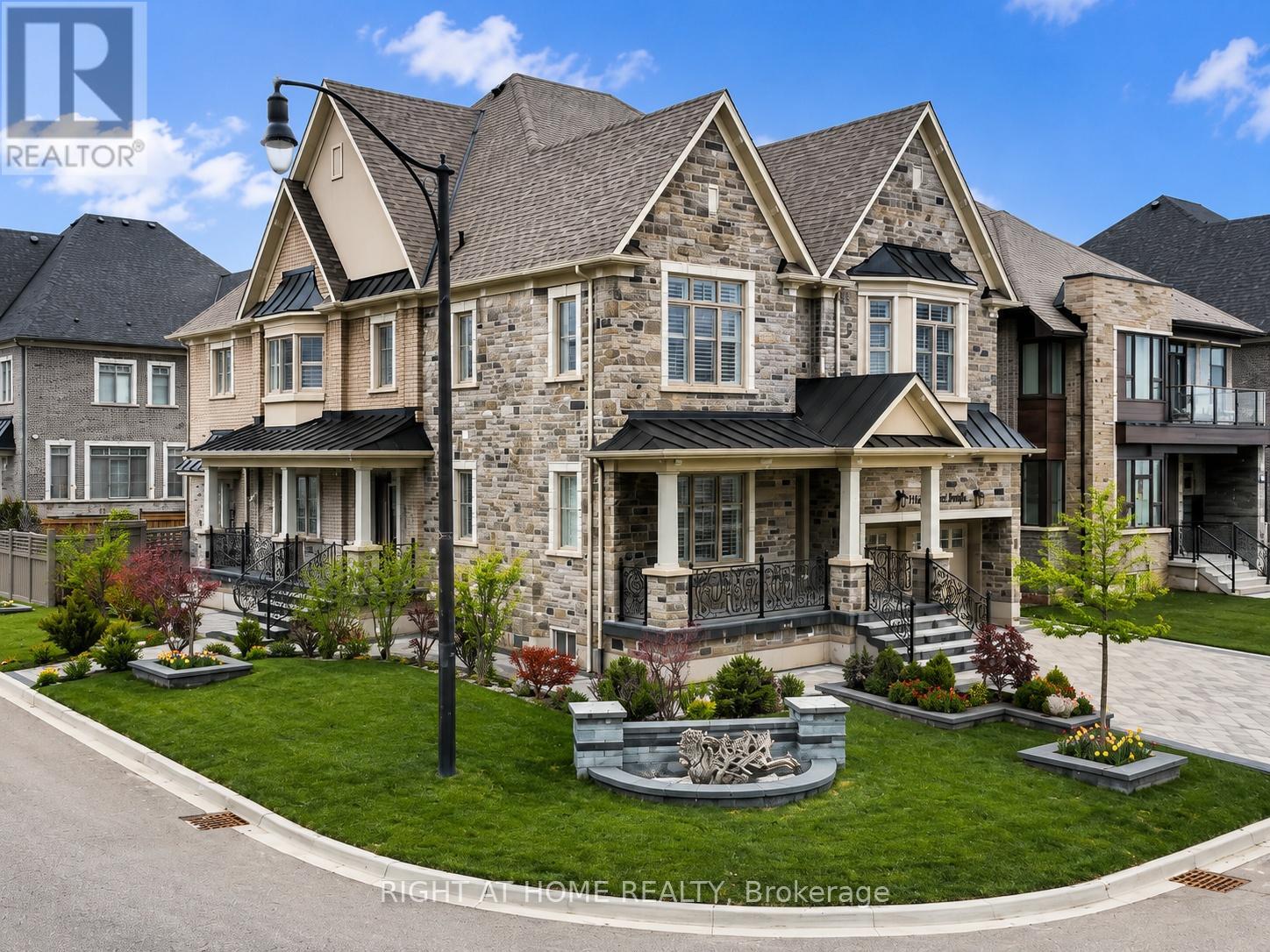 12 Hackwood Hts Hackwood Heights, Brampton, Ontario  L6X 5R2 - Photo 1 - W13432704