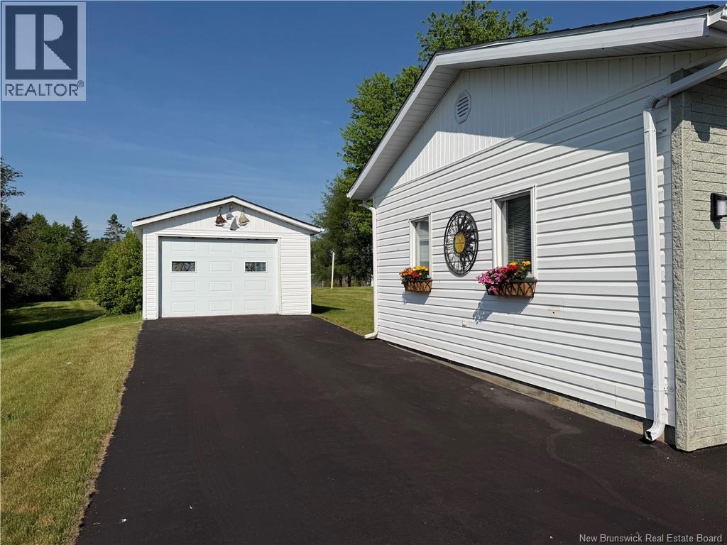 28 Frontiere, Saint-François-De-Madawaska, New Brunswick  E7A 1C7 - Photo 3 - NB141635