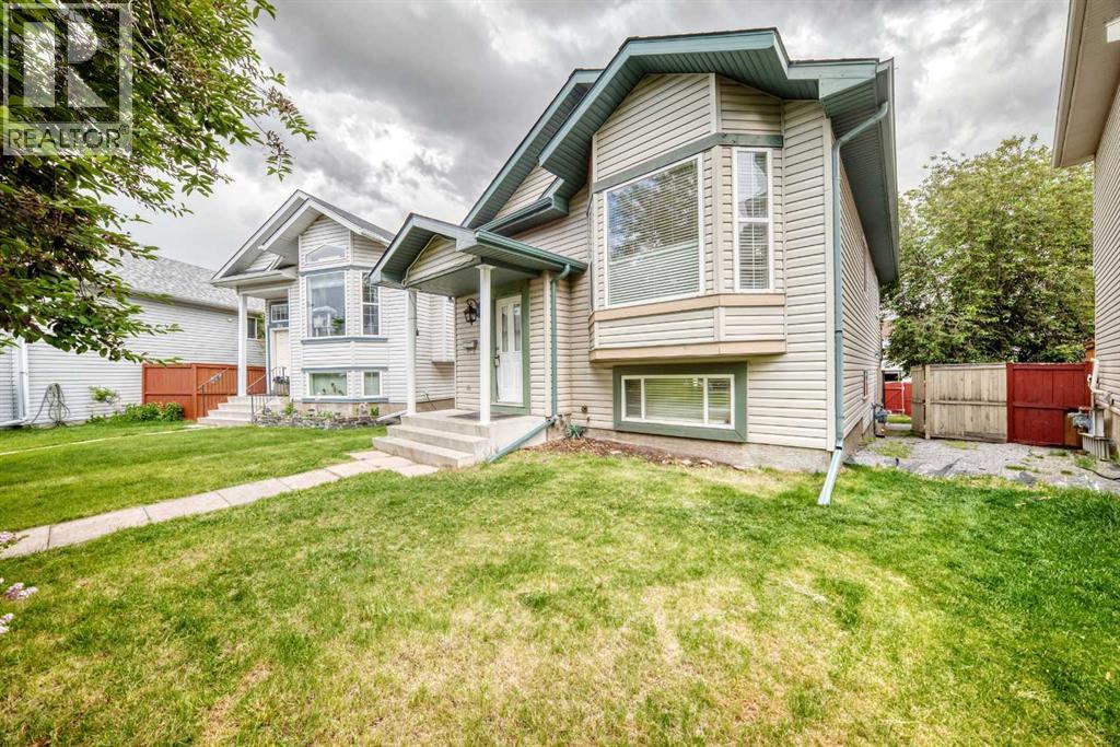 137 Erin Meadow Bay Se, Calgary, Alberta T2B 3A2 - Photo 2 - A2316817