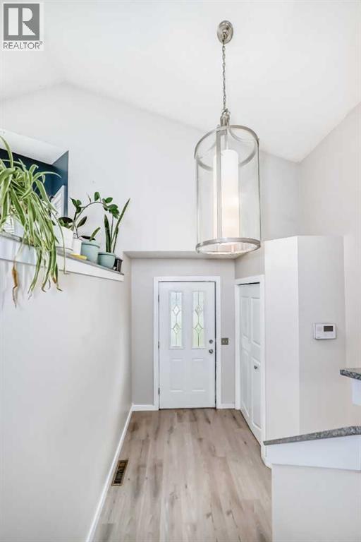 137 Erin Meadow Bay Se, Calgary, Alberta T2B 3A2 - Photo 6 - A2316817