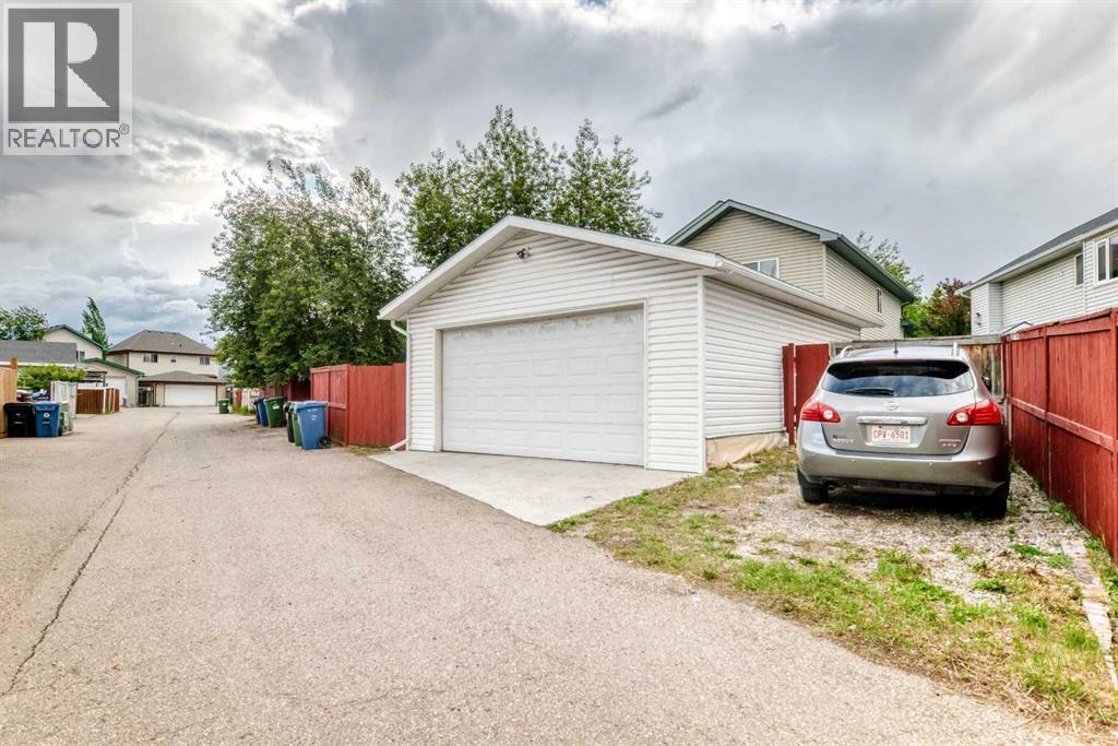 137 Erin Meadow Bay Se, Calgary, Alberta T2B 3A2 - Photo 33 - A2316817