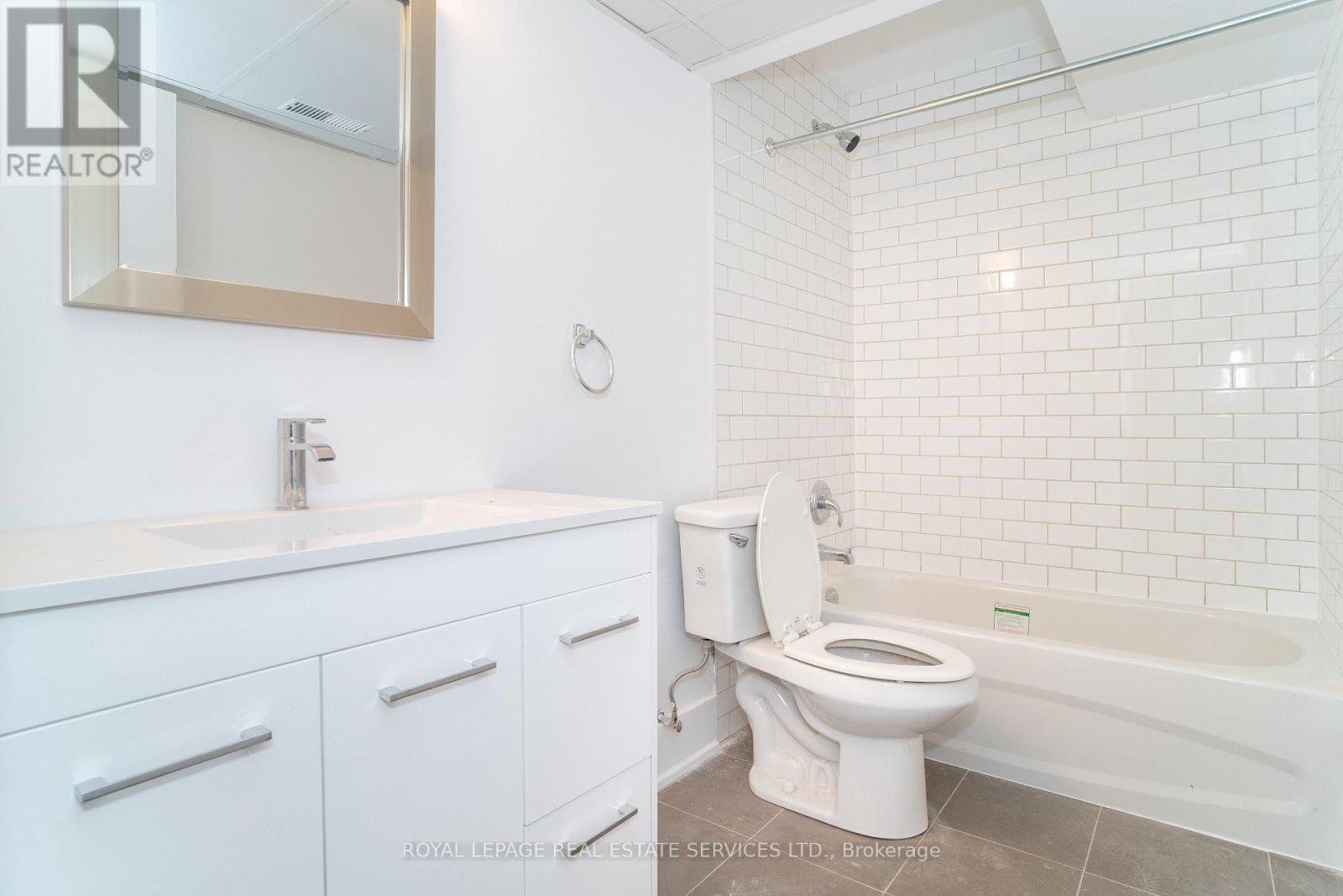 2b - 1106 St Clair Avenue W, Toronto, Ontario  M6E 1A7 - Photo 11 - C13432802