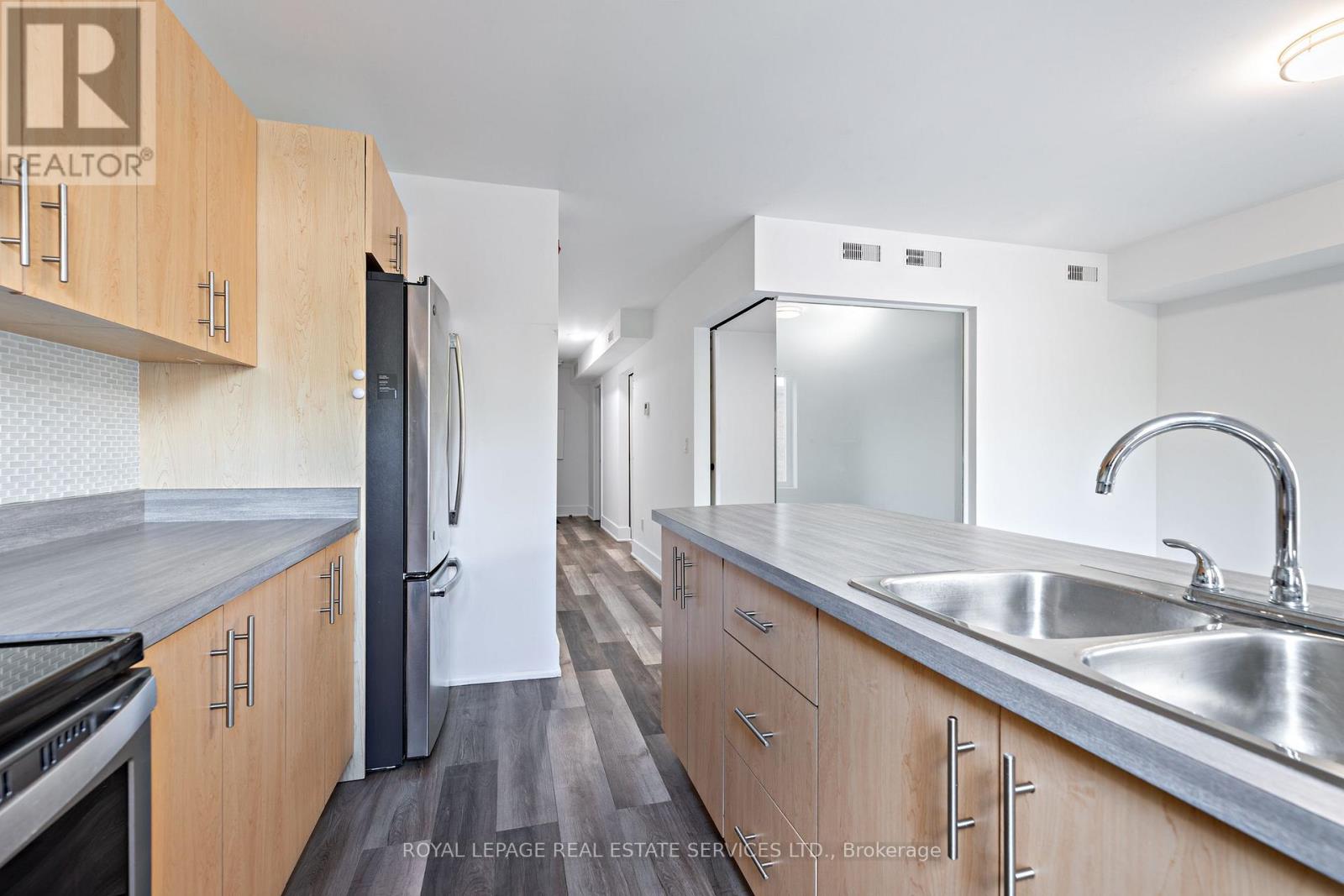 2b - 1106 St Clair Avenue W, Toronto, Ontario  M6E 1A7 - Photo 4 - C13432802