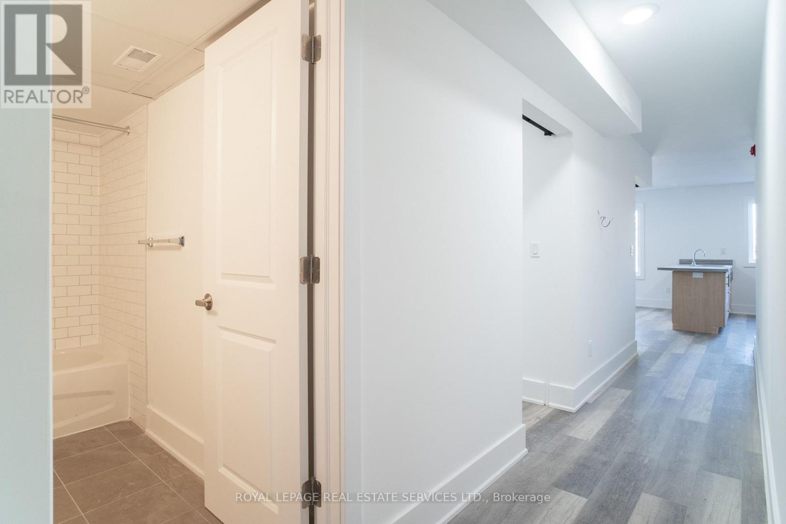 2b - 1106 St Clair Avenue W, Toronto, Ontario  M6E 1A7 - Photo 8 - C13432802
