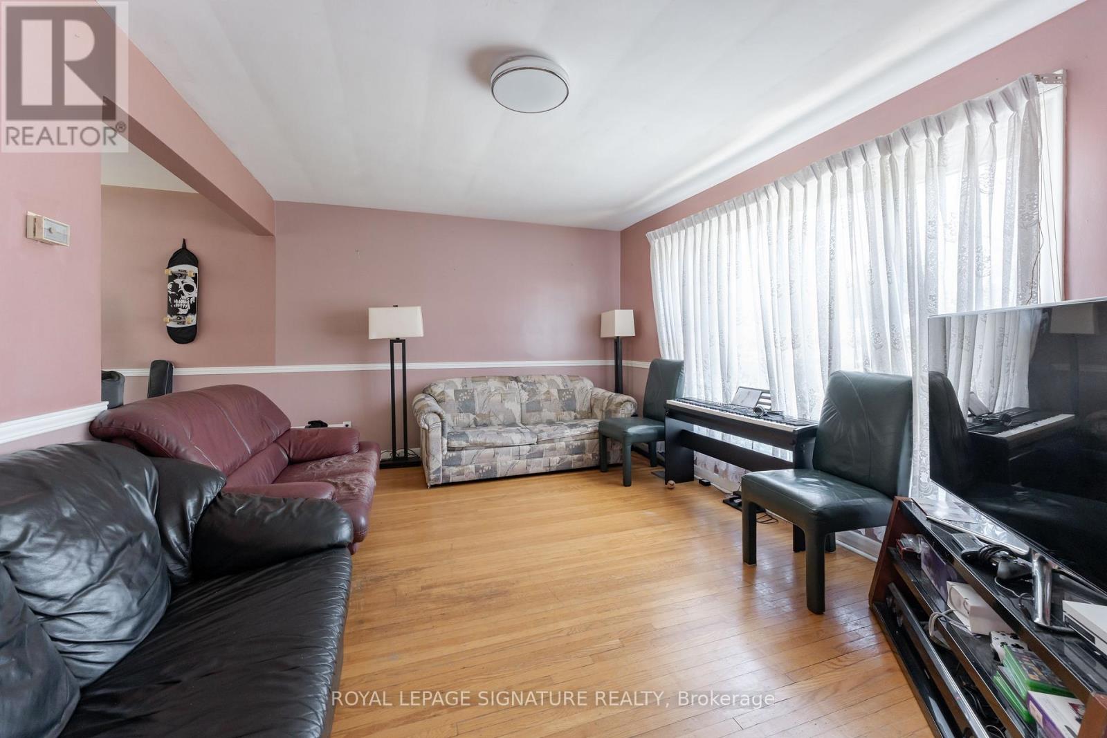 Main - 14 Lawndale Road, Toronto, Ontario  M1M 3R6 - Photo 4 - E13432722