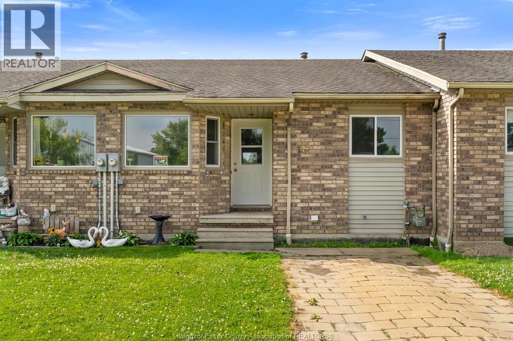 MLS# 26013845: 142 Lamarsh STREET, Wheatley, Canada