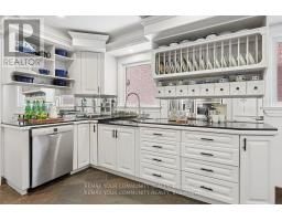 16 AUTUMN WAY, Aurora, Ontario