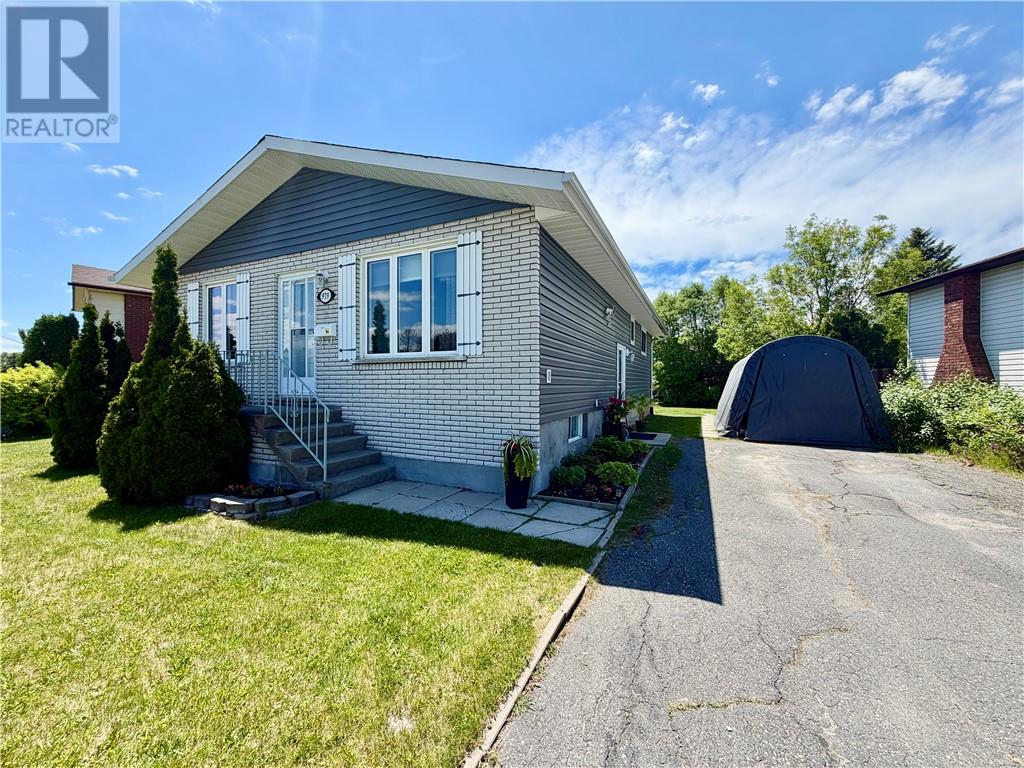 979 Woodbine Avenue, Greater Sudbury, Ontario  P3A 5E3 - Photo 1 - 2128462