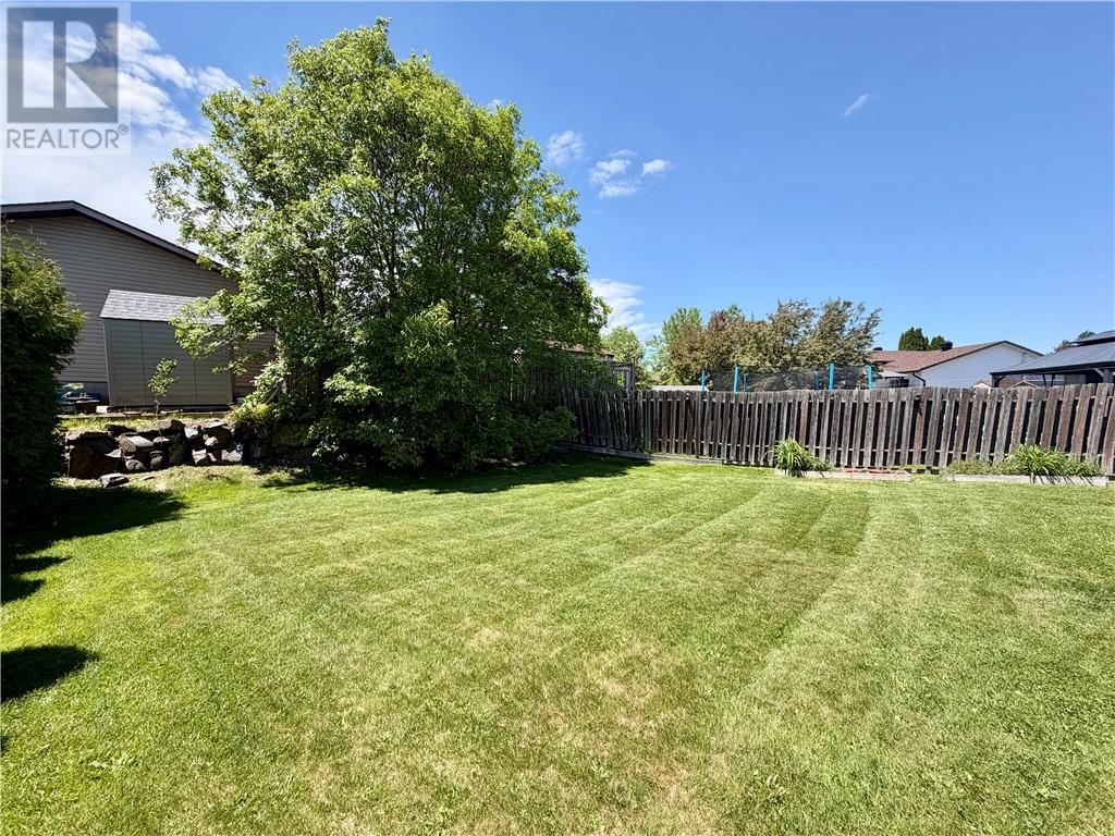 979 Woodbine Avenue, Greater Sudbury, Ontario  P3A 5E3 - Photo 3 - 2128462