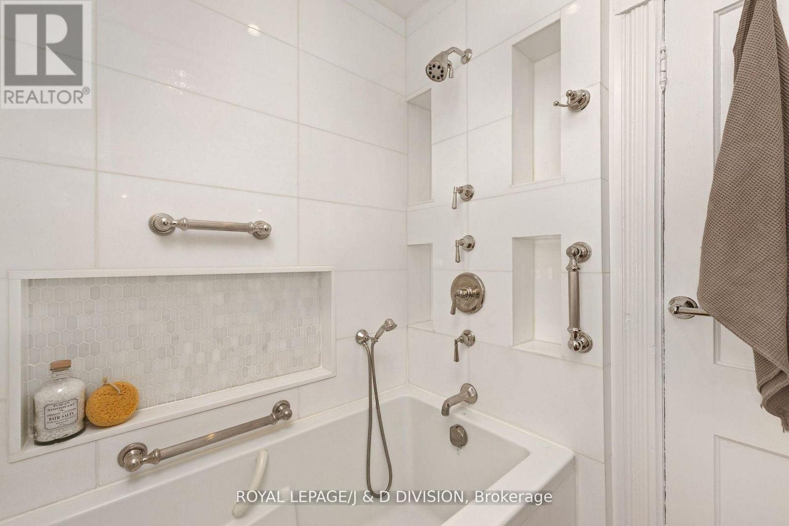 477 Roxton Road, Toronto, Ontario  M6G 3R5 - Photo 23 - C13416266