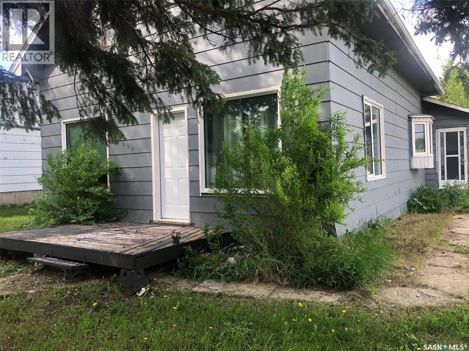 202 1st Avenue Nw, Preeceville, Saskatchewan S0A 3B0 - Photo 1 - SK039100