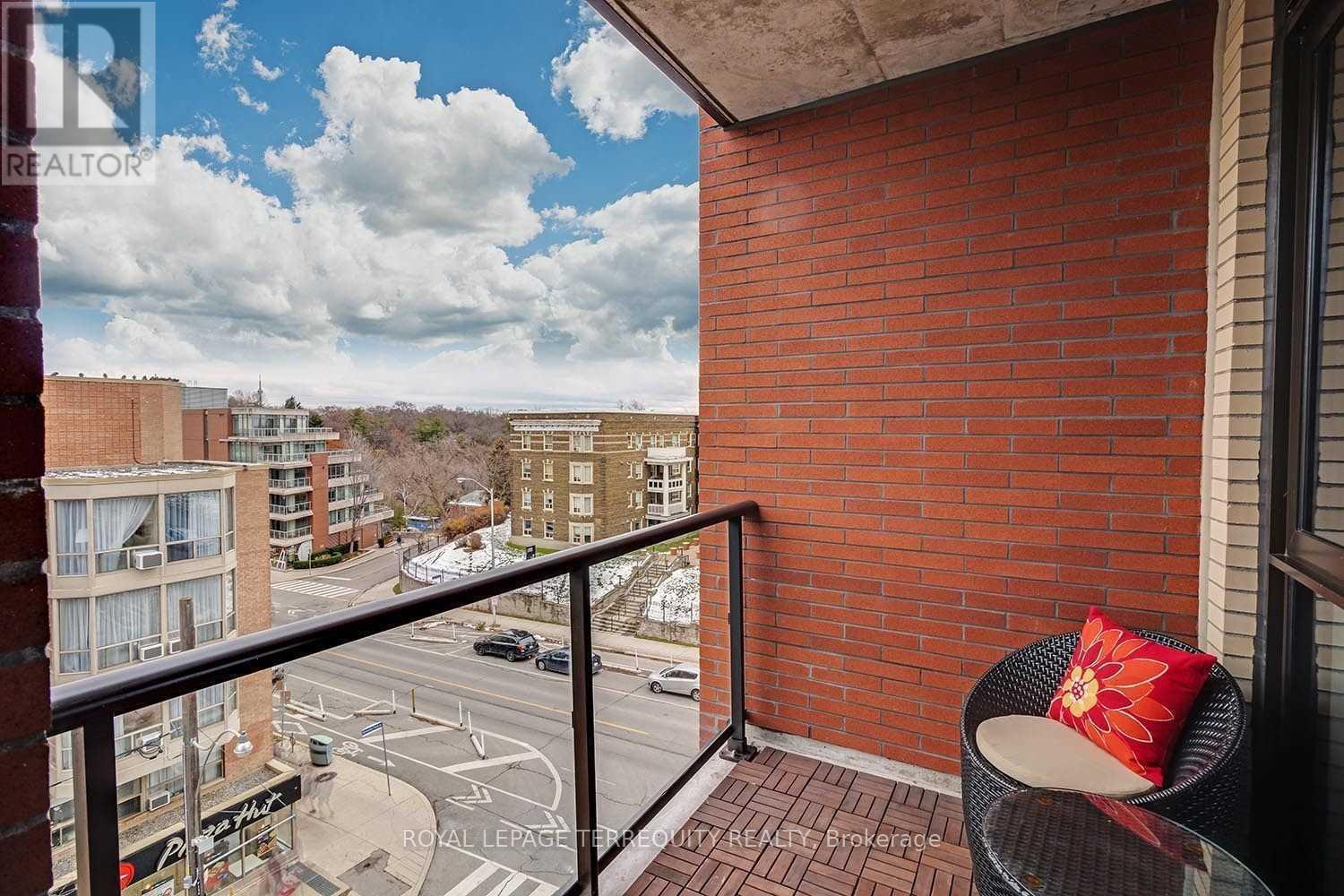 403 - 2118 Bloor Street W, Toronto, Ontario  M6S 0A6 - Photo 17 - W13432784
