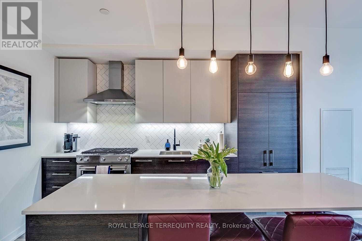 403 - 2118 Bloor Street W, Toronto, Ontario  M6S 0A6 - Photo 4 - W13432784