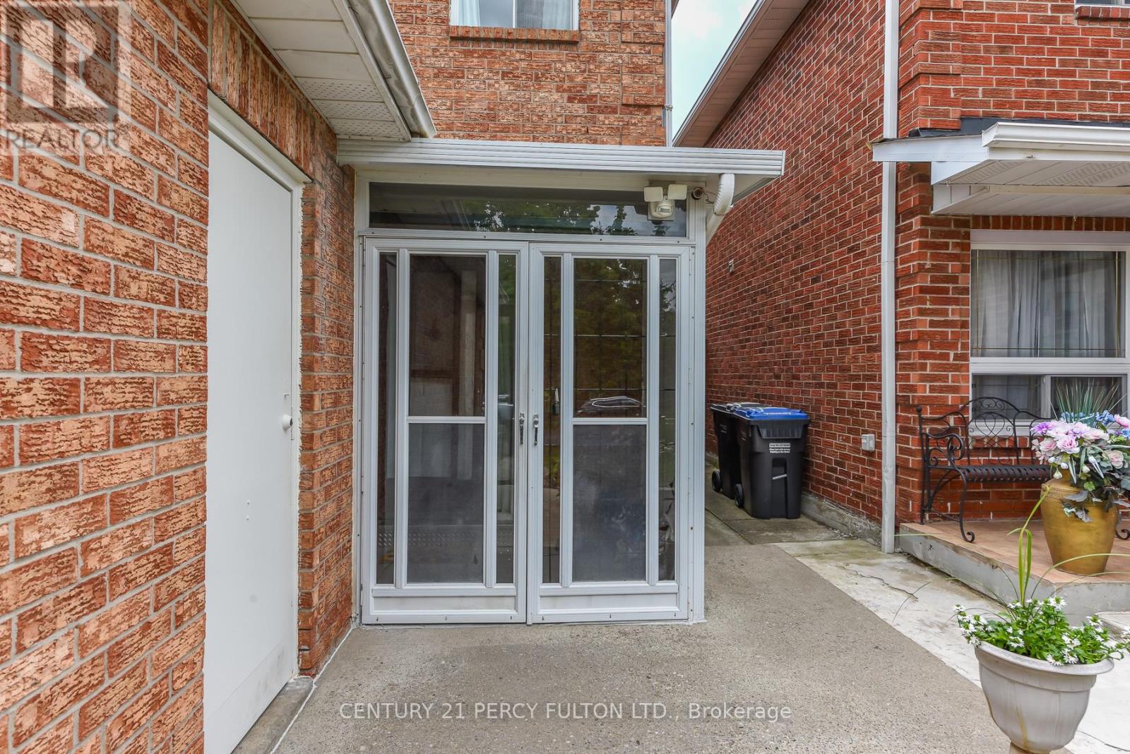233 Murray Street, Brampton, Ontario  L6X 3M1 - Photo 3 - W13432848