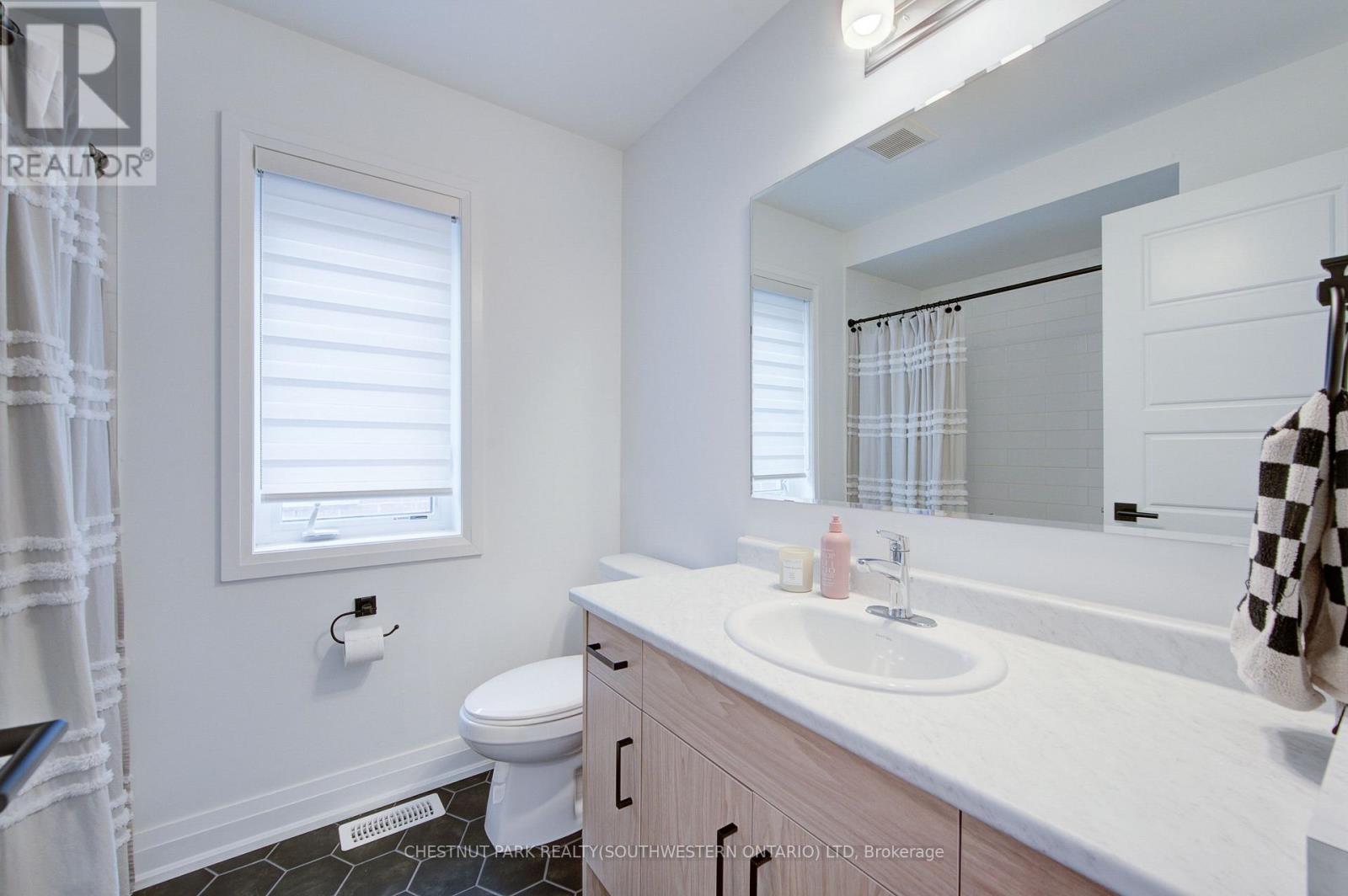 58 Routley Street, Kitchener, Ontario  N2R 0S2 - Photo 37 - X13432812