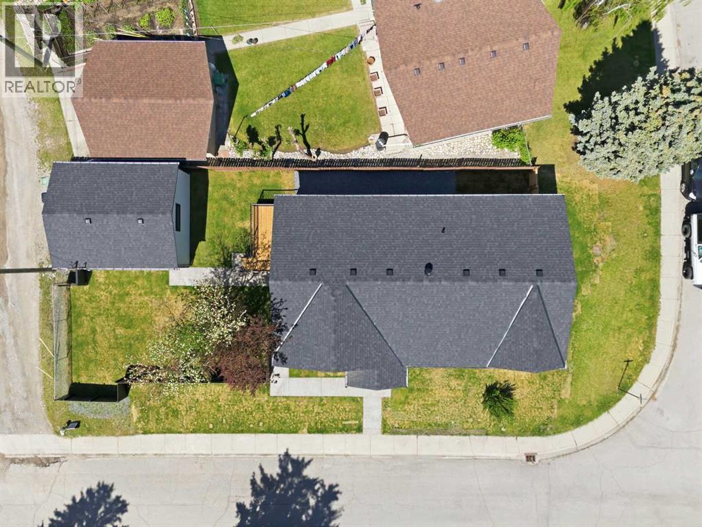 27 Glacier Drive SW, Calgary, Alberta  T3E 5A2 - Photo 34 - A2318799