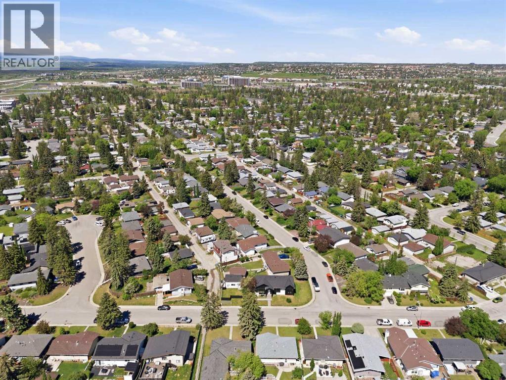 27 Glacier Drive SW, Calgary, Alberta  T3E 5A2 - Photo 39 - A2318799