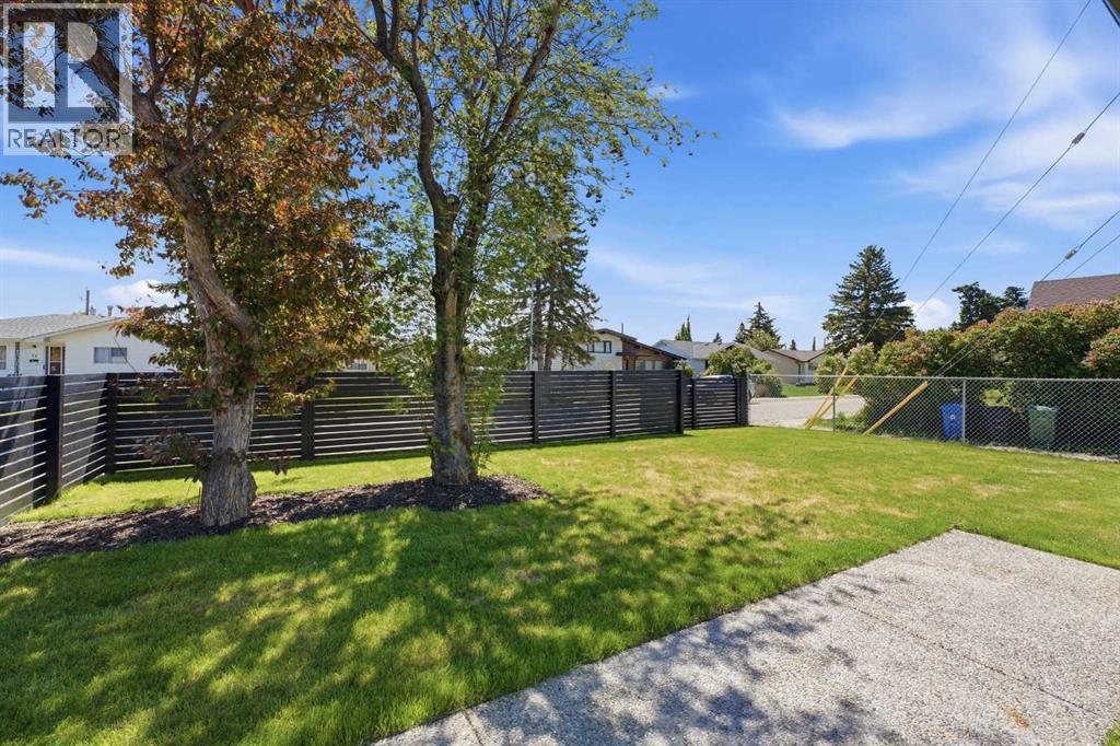 27 Glacier Drive SW, Calgary, Alberta  T3E 5A2 - Photo 37 - A2318799