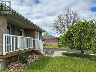 329 Mary Street W, Kawartha Lakes, Ontario  K9V 5X5 - Photo 3 - X12908810
