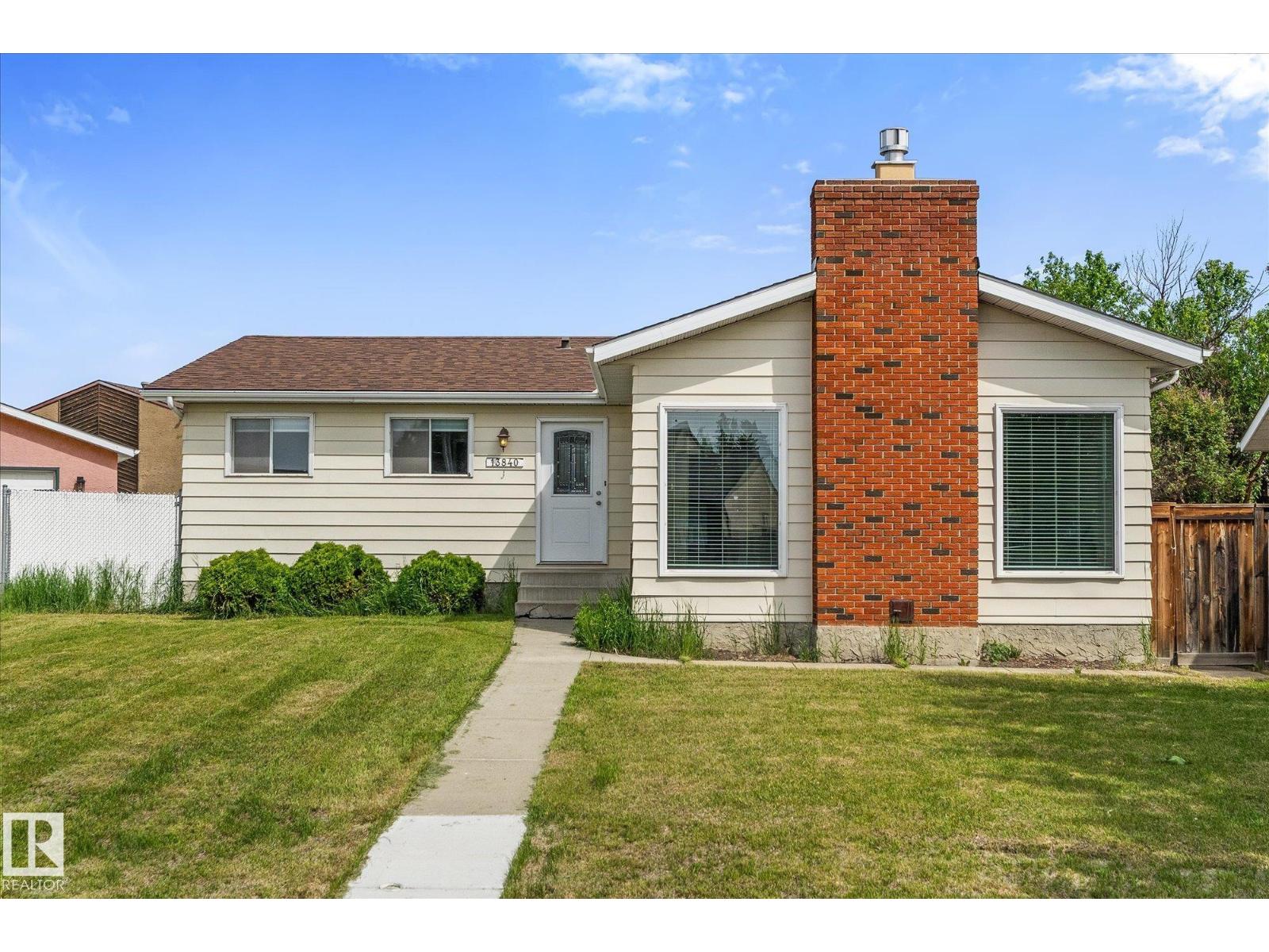13840 30 St NW, Edmonton, Alberta  T5Y 1M5 - Photo 2 - E4493098