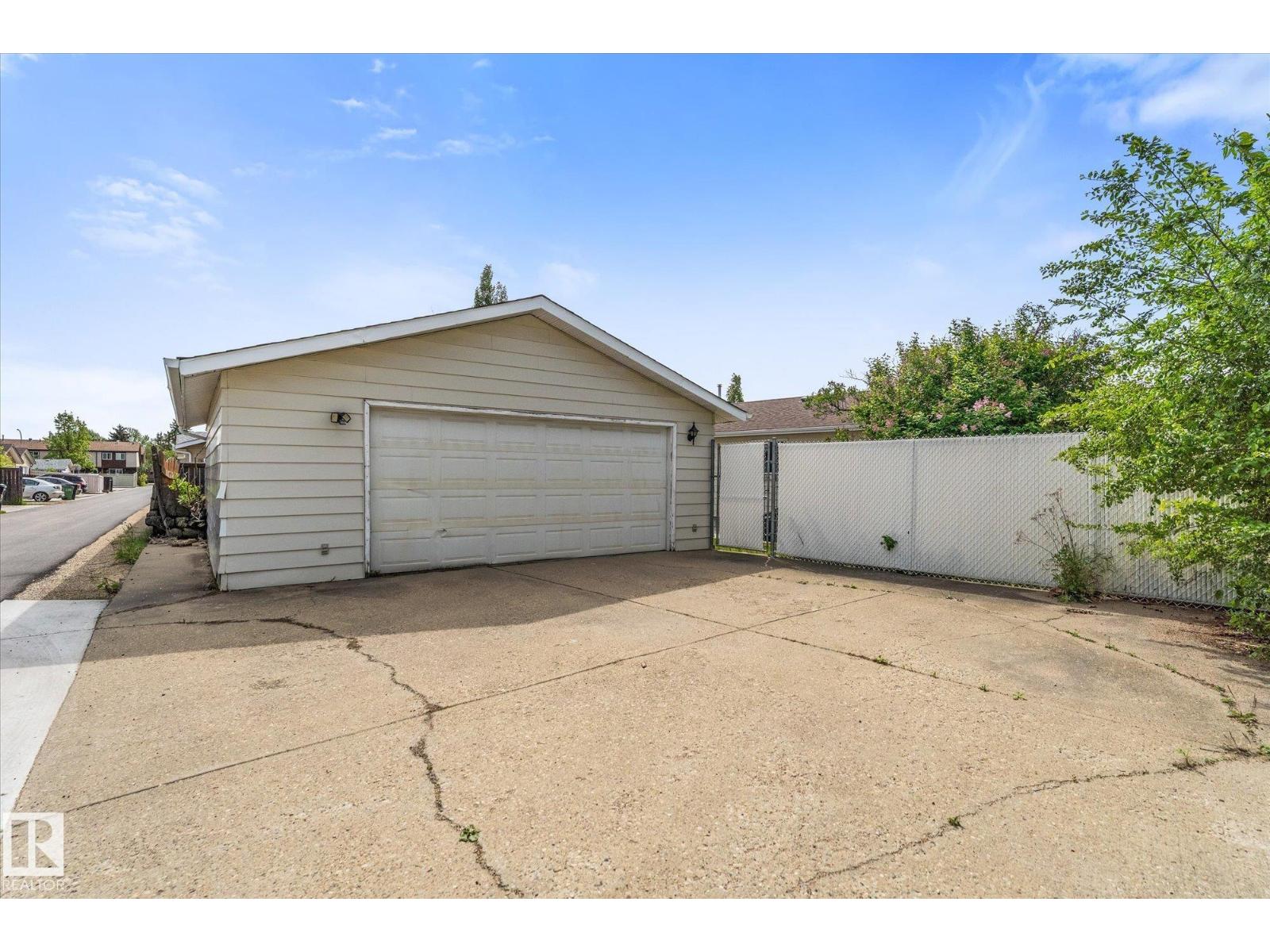 13840 30 St NW, Edmonton, Alberta  T5Y 1M5 - Photo 38 - E4493098